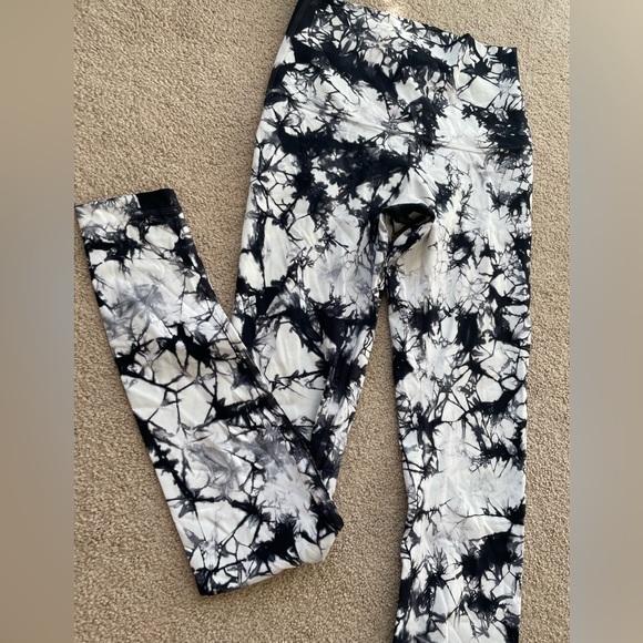 Lululemon leggings - Picture 1 of 2